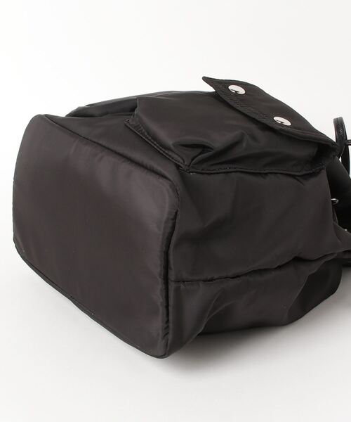 MAISON mou（メゾンムー）の「【recomend selection/セレクト】asymmetry pocket drawstring bag 非対称ポケット巾着 2way バッグ（ショルダーバッグ・レディース・カーキ/オフホワイト/ブラック/ベージュ・FREE）」の6枚目の写真