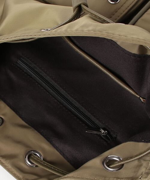 MAISON mou（メゾンムー）の「【recomend selection/セレクト】asymmetry pocket drawstring bag 非対称ポケット巾着 2way バッグ（ショルダーバッグ・レディース・カーキ/オフホワイト/ブラック/ベージュ・FREE）」の8枚目の写真