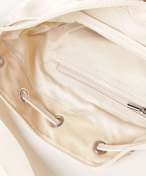 MAISON mou（メゾンムー）の「【recomend selection/セレクト】asymmetry pocket drawstring bag 非対称ポケット巾着 2way バッグ（ショルダーバッグ・レディース・カーキ/オフホワイト/ブラック/ベージュ・FREE）」の9枚目の写真