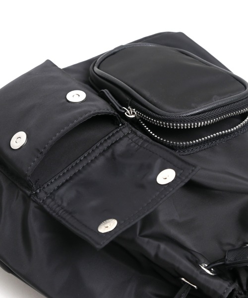 MAISON mou（メゾンムー）の「【recomend selection/セレクト】asymmetry pocket drawstring bag 非対称ポケット巾着 2way バッグ（ショルダーバッグ・レディース・カーキ/オフホワイト/ブラック/ベージュ・FREE）」の22枚目の写真