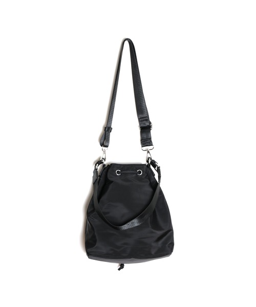 MAISON mou（メゾンムー）の「【recomend selection/セレクト】asymmetry pocket drawstring bag 非対称ポケット巾着 2way バッグ（ショルダーバッグ・レディース・カーキ/オフホワイト/ブラック/ベージュ・FREE）」の14枚目の写真