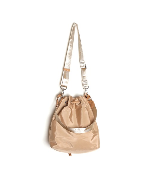 MAISON mou（メゾンムー）の「【recomend selection/セレクト】asymmetry pocket drawstring bag 非対称ポケット巾着 2way バッグ（ショルダーバッグ・レディース・カーキ/オフホワイト/ブラック/ベージュ・FREE）」の17枚目の写真