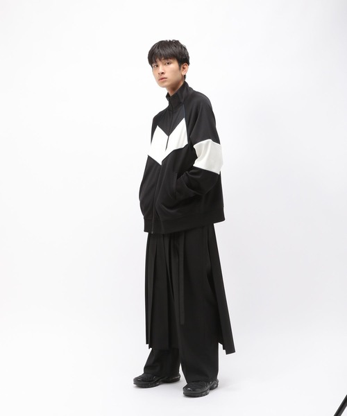 Anui（アニュイ）の「【TGC teen 着用アイテム/UNISEX】ルーズトラックジャケット（ナイロンジャケット・レディース・ブラック/ネイビー・S/M）」の6枚目の写真