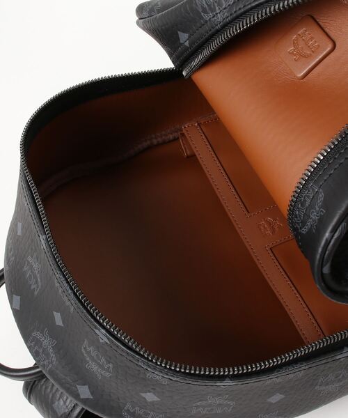 MCM(エムシーエム)の「〈スターク〉サイドスタッズ バックパック - ヴィセトス Small-Medium(バックパック/リュック・メンズ・ブラック/ブラウン・ONE SIZE)」の8枚目の写真