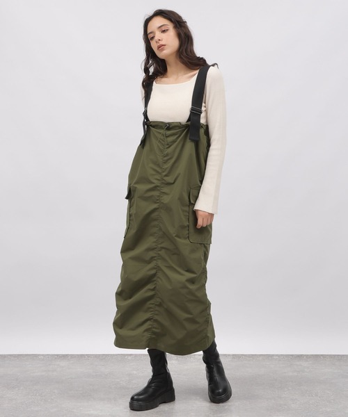 LAKOLE（ラコレ）の「サス付カーゴJスカート / 983329（ジャンパースカート・レディース・ブラック/カーキ・SMALL/MEDIUM）」の6枚目の写真