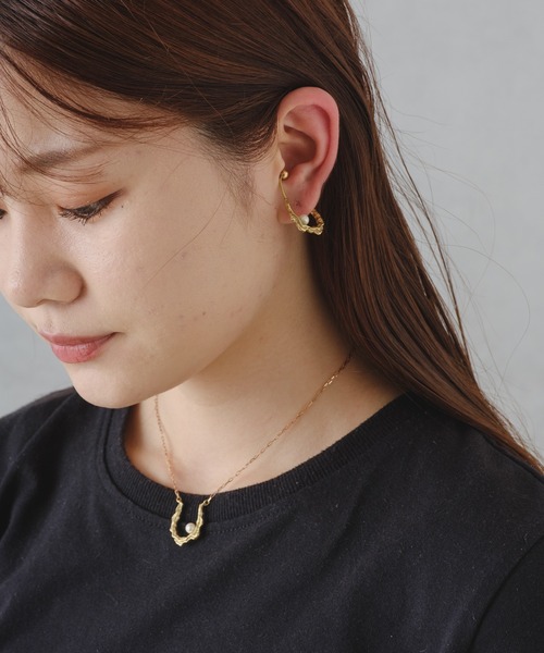 aquvii（アクビ）の「アクビ oyster earcuff（イヤーカフ・レディース・ゴールド・フリー）」の3枚目の写真