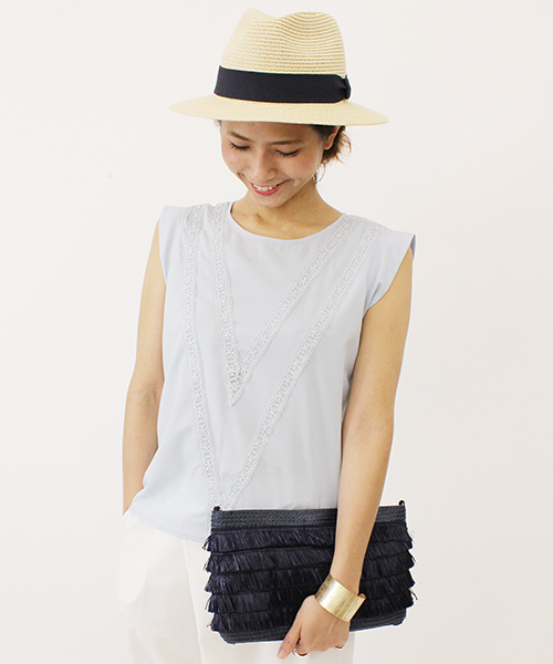 mystic（ミスティック）の「Vレース付プルオーバー（シャツ/ブラウス・レディース・サックスブルー/ベージュ/ブラック/オフホワイト・ﾌﾘ-）」の4枚目の写真