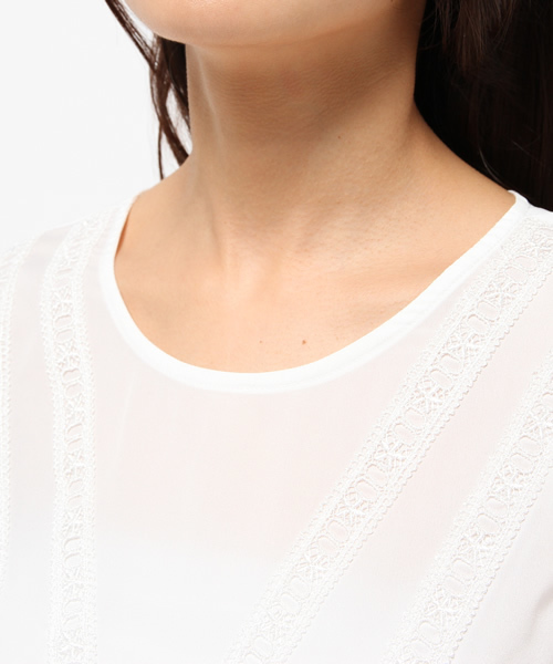 mystic（ミスティック）の「Vレース付プルオーバー（シャツ/ブラウス・レディース・サックスブルー/ベージュ/ブラック/オフホワイト・ﾌﾘ-）」の8枚目の写真