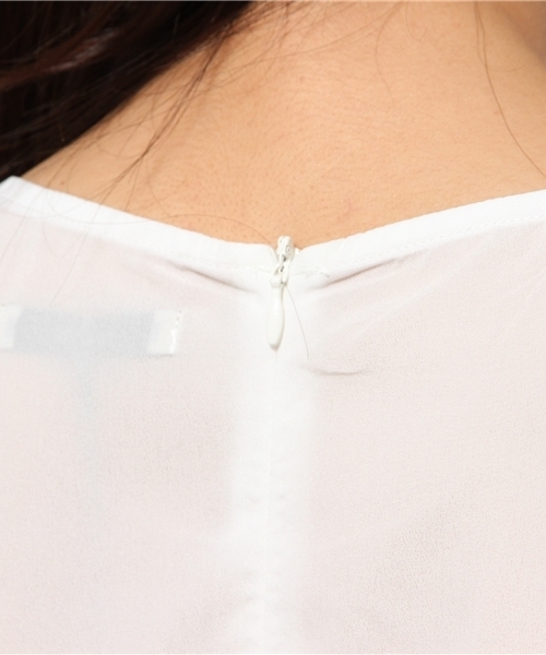 mystic（ミスティック）の「Vレース付プルオーバー（シャツ/ブラウス・レディース・サックスブルー/ベージュ/ブラック/オフホワイト・ﾌﾘ-）」の9枚目の写真