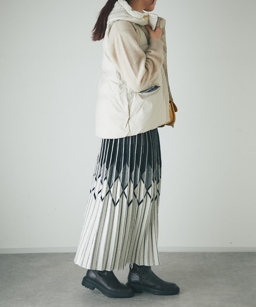 un dix cors（アンディコール）の「エアリーピュアダウン2WAYフードベスト（ダウンベスト・レディース・ブラック/グレイッシュベージュ・FREE）」の12枚目の写真