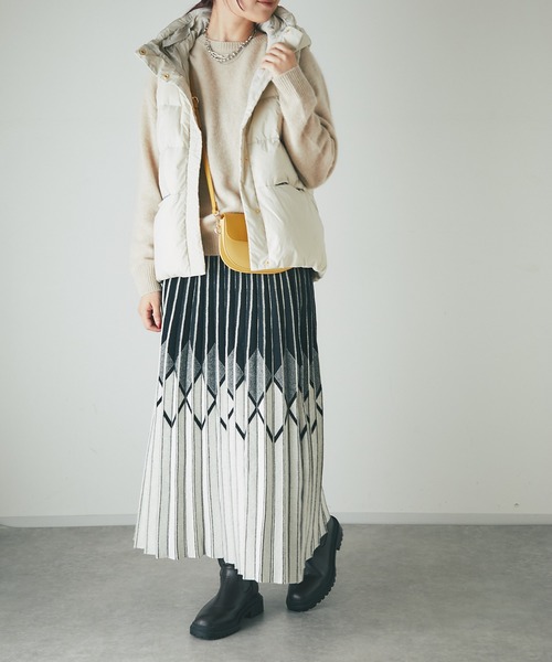 un dix cors（アンディコール）の「エアリーピュアダウン2WAYフードベスト（ダウンベスト・レディース・ブラック/グレイッシュベージュ・FREE）」の14枚目の写真