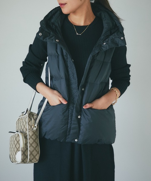 un dix cors（アンディコール）の「エアリーピュアダウン2WAYフードベスト（ダウンベスト・レディース・ブラック/グレイッシュベージュ・FREE）」の22枚目の写真