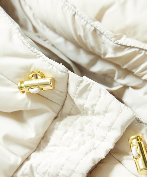 un dix cors（アンディコール）の「エアリーピュアダウン2WAYフードベスト（ダウンベスト・レディース・ブラック/グレイッシュベージュ・FREE）」の20枚目の写真