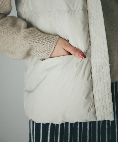 un dix cors（アンディコール）の「エアリーピュアダウン2WAYフードベスト（ダウンベスト・レディース・ブラック/グレイッシュベージュ・FREE）」の19枚目の写真