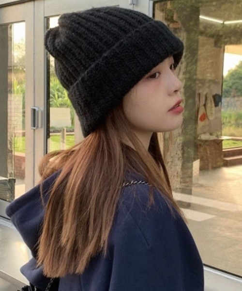 Vipoa（ヴィポア）の「BASIC EASY KNIT BEANIE（ニットキャップ/ビーニー・レディース・ベージュ/グレー/ブルー/ブラウン/レッド/アイボリー/ブラック/カーキ・FREE）」の3枚目の写真