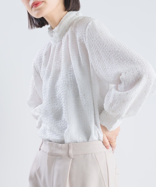 PICCIN(ピッチン)の「ラメフィルムサッカーハイネックブラウス(シャツ/ブラウス・レディース・ネイビー/オフホワイト・M)」の2枚目の写真