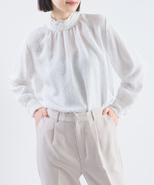 PICCIN(ピッチン)の「ラメフィルムサッカーハイネックブラウス(シャツ/ブラウス・レディース・ネイビー/オフホワイト・M)」の4枚目の写真
