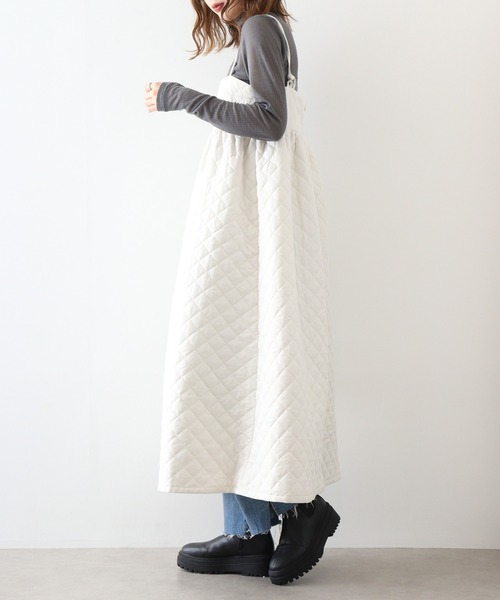 &soiree(アンドソワレ)の「&soiree キルティングキャミワンピース(ワンピース・レディース・アイボリー/ブラック・FREE)」の6枚目の写真