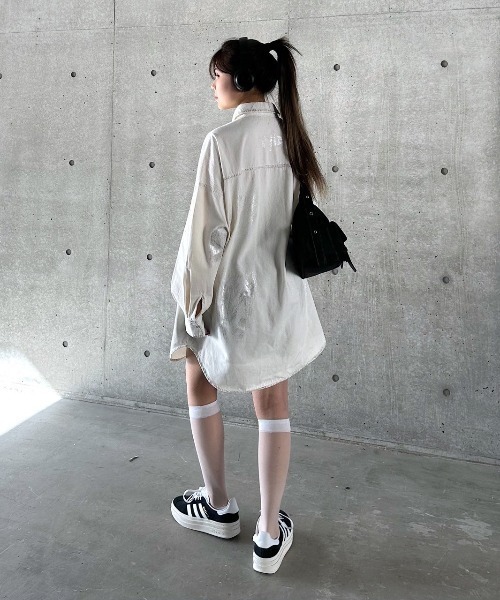 PAGEBOY(ページボーイ)の「ハクプリントデニムルーズシャツ(シャツ/ブラウス・レディース・ブルー/ブラック/ネイビー/ホワイト・FREE)」の19枚目の写真