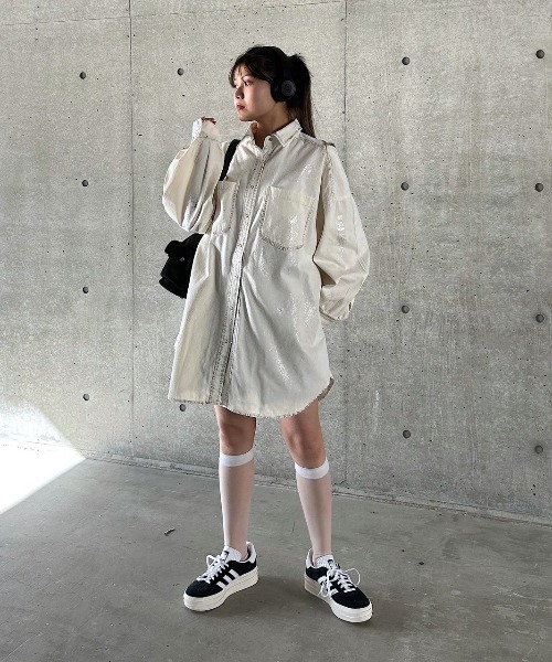 PAGEBOY(ページボーイ)の「ハクプリントデニムルーズシャツ(シャツ/ブラウス・レディース・ブルー/ブラック/ネイビー/ホワイト・FREE)」の18枚目の写真