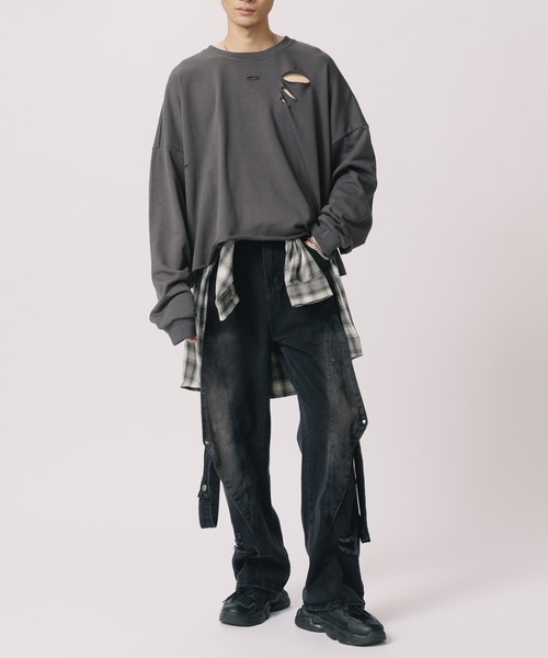 Theater code(シアターコード)の「Damaged Cropped Logo Sweatshirt /ダメージ クロップド ロゴ スウェット(スウェット・メンズ・ダークグレー/クリーム/ネイビー/ライトグレー/ブラック・2/3)」の8枚目の写真