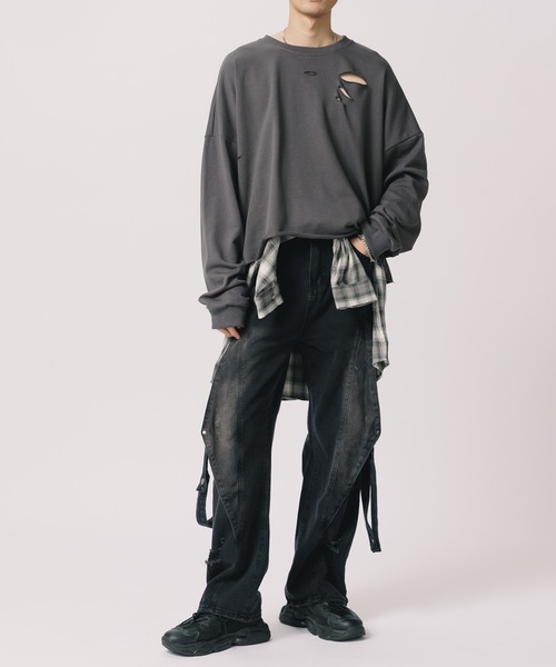 Theater code(シアターコード)の「Damaged Cropped Logo Sweatshirt /ダメージ クロップド ロゴ スウェット(スウェット・メンズ・ダークグレー/クリーム/ネイビー/ライトグレー/ブラック・2/3)」の9枚目の写真