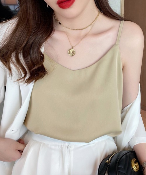 COCOMOMO（ココモモ）の「サテンタッチ Vネックキャミソール キャミソール 夏服（キャミソール・レディース・グリーン/ライトグリーン/ベージュ/ホワイト/イエロー/ブラック・FREE）」の6枚目の写真