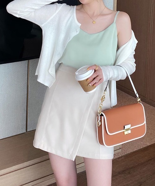 COCOMOMO（ココモモ）の「サテンタッチ Vネックキャミソール キャミソール 夏服（キャミソール・レディース・グリーン/ライトグリーン/ベージュ/ホワイト/イエロー/ブラック・FREE）」の15枚目の写真