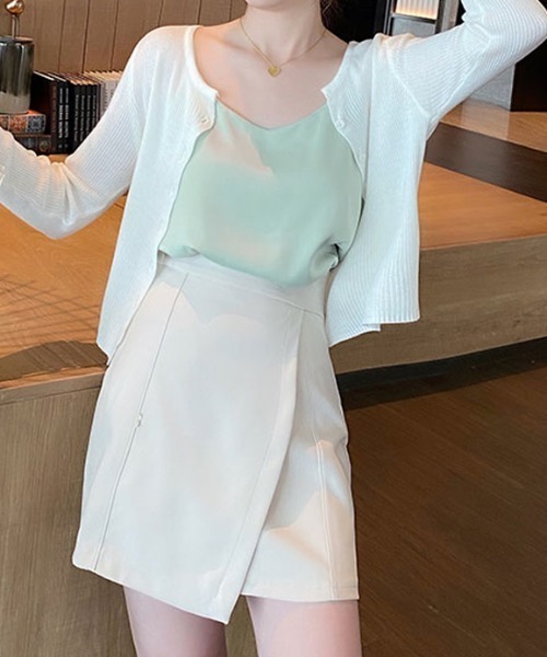COCOMOMO（ココモモ）の「サテンタッチ Vネックキャミソール キャミソール 夏服（キャミソール・レディース・グリーン/ライトグリーン/ベージュ/ホワイト/イエロー/ブラック・FREE）」の16枚目の写真