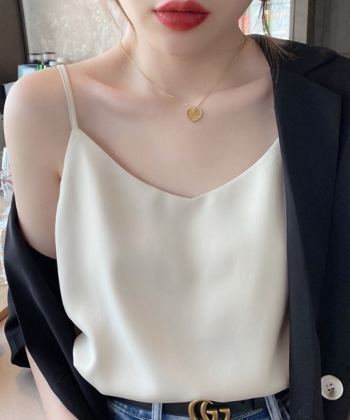 COCOMOMO（ココモモ）の「サテンタッチ Vネックキャミソール キャミソール 夏服（キャミソール・レディース・グリーン/ライトグリーン/ベージュ/ホワイト/イエロー/ブラック・FREE）」の12枚目の写真