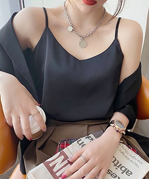 COCOMOMO（ココモモ）の「サテンタッチ Vネックキャミソール キャミソール 夏服（キャミソール・レディース・グリーン/ライトグリーン/ベージュ/ホワイト/イエロー/ブラック・FREE）」の11枚目の写真