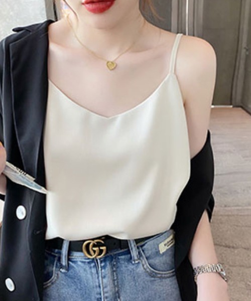 COCOMOMO（ココモモ）の「サテンタッチ Vネックキャミソール キャミソール 夏服（キャミソール・レディース・グリーン/ライトグリーン/ベージュ/ホワイト/イエロー/ブラック・FREE）」の13枚目の写真