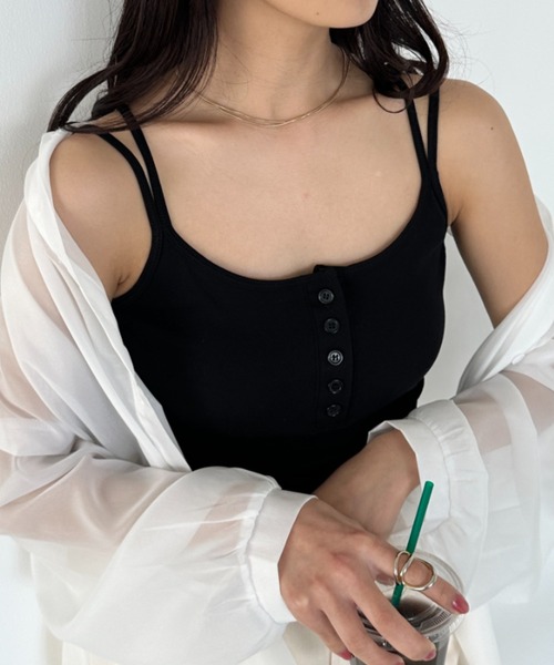 CLEA(クレア)の「【パット付き】フロントボタンダブルストラップキャミ(キャミソール・レディース・チャコールグレー/グレイッシュベージュ/ホワイト/グレー/ブラック・FREE)」の17枚目の写真