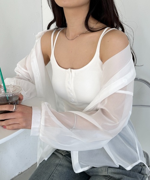 CLEA(クレア)の「【パット付き】フロントボタンダブルストラップキャミ(キャミソール・レディース・チャコールグレー/グレイッシュベージュ/ホワイト/グレー/ブラック・FREE)」の10枚目の写真