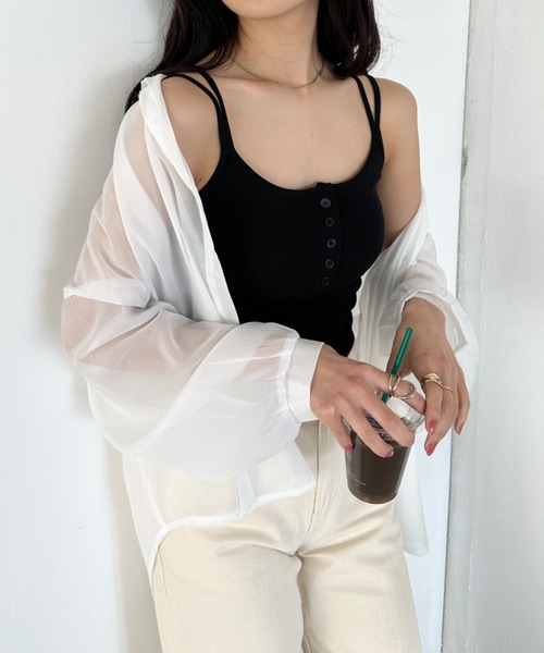 CLEA(クレア)の「【パット付き】フロントボタンダブルストラップキャミ(キャミソール・レディース・チャコールグレー/グレイッシュベージュ/ホワイト/グレー/ブラック・FREE)」の18枚目の写真