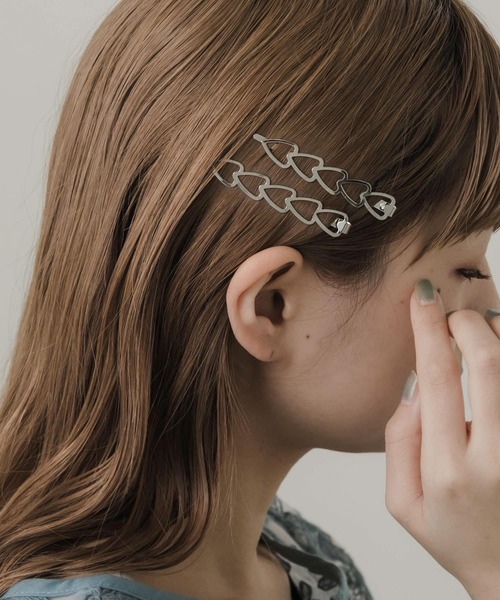 SMELLY(スメリー)の「ミニハート2セットピン(ヘアピン・レディース・シルバー・-)」の4枚目の写真
