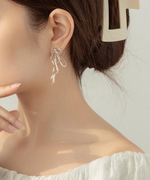 LA VORAGINE(ラ ヴォラジネ)の「蝶々リボンピアス(ピアス(両耳用)・レディース・シルバー・FREE)」の19枚目の写真