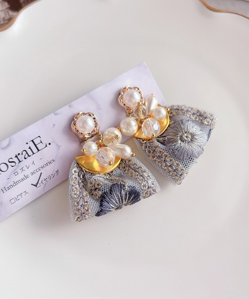 tone(トーン)の「【RosraiE】ブルーインド刺繍リボンタッセル イヤリング(MA)(イヤリング・レディース・ゴールド・FREE)」の3枚目の写真