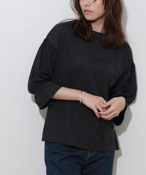 Pierrot（ピエロ）の「接触冷感キャンディスリーブTシャツ（Tシャツ/カットソー・レディース・ブラック/ライトブルー/グレイッシュベージュ/オフホワイト・L/M）」の3枚目の写真