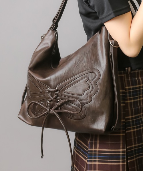 SPINNS（スピンズ）の「バタフライ×リボン 合皮ショルダーバッグ / 3way仕様 /リュック/斜め掛け/ワンショル（ショルダーバッグ・レディース・ブラウン/ブラック/ベージュ・ONESIZE）」の9枚目の写真
