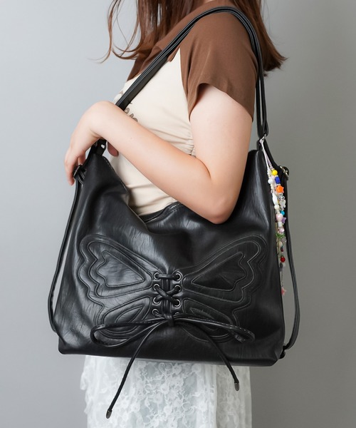 SPINNS（スピンズ）の「バタフライ×リボン 合皮ショルダーバッグ / 3way仕様 /リュック/斜め掛け/ワンショル（ショルダーバッグ・レディース・ブラウン/ブラック/ベージュ・ONESIZE）」の20枚目の写真