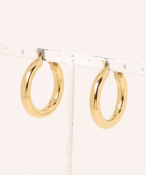 ORLEAN（オルレアン）の「【ORLEAN】メタルフープピアス 30mm（ピアス（両耳用）・レディース・シルバー/ゴールド・フリー）」の3枚目の写真