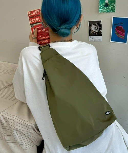 CIAOPANIC TYPY（チャオパニックティピー）の「【asis】ナイロンボディバッグ（ショルダーバッグ・レディース・ブラック/カーキ・ONE SIZE）」の4枚目の写真