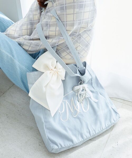 MAJESTIC LEGON（マジェスティックレゴン）の「リボンモチーフセットロゴトートバッグ（トートバッグ・レディース・ピンク/アイボリー/ブラック/ボルドー/ブルー/パープル/イエロー/オレンジ/グリーン・FREE）」の4枚目の写真