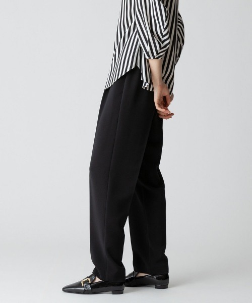allureville(アルアバイル)の「ダブルクロスタックテーパードパンツ(その他パンツ・レディース・ブラック/ベージュ・1/2)」の18枚目の写真