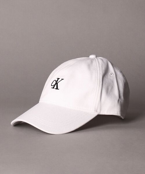 Calvin Klein（カルバン・クライン）の「スモール モノグラム ロゴ キャップ（キャップ・メンズ・ブラック/ホワイト・FREE）」の2枚目の写真
