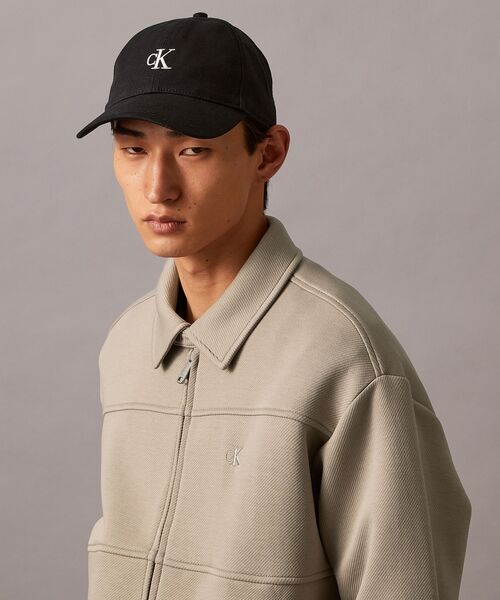 Calvin Klein（カルバン・クライン）の「スモール モノグラム ロゴ キャップ（キャップ・メンズ・ブラック/ホワイト・FREE）」の6枚目の写真