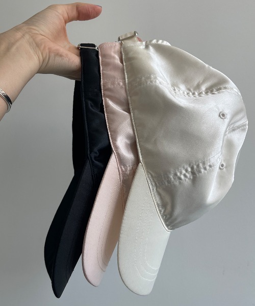 wee9s(ウィークス)の「buddy satin cap / バディサテンキャップ(キャップ・レディース・ブラック/アイボリー/ベビーピンク・FREE)」の4枚目の写真