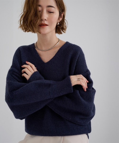 UR'S(ユアーズ)の「ウールブレンドVネックニットプルオーバー(ニット/セーター・レディース・ブラウン/チャコール/ブラック/ホワイト/レッド/ネイビー/ライトピンク・M/L/S)」の5枚目の写真