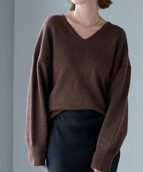 UR'S(ユアーズ)の「ウールブレンドVネックニットプルオーバー(ニット/セーター・レディース・ブラウン/チャコール/ブラック/ホワイト/レッド/ネイビー/ライトピンク・M/L/S)」の4枚目の写真
